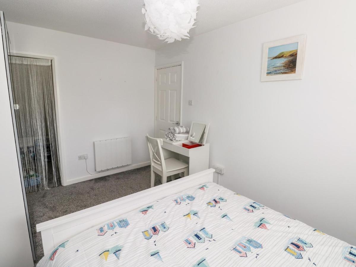 Apartment Clicketts Court *