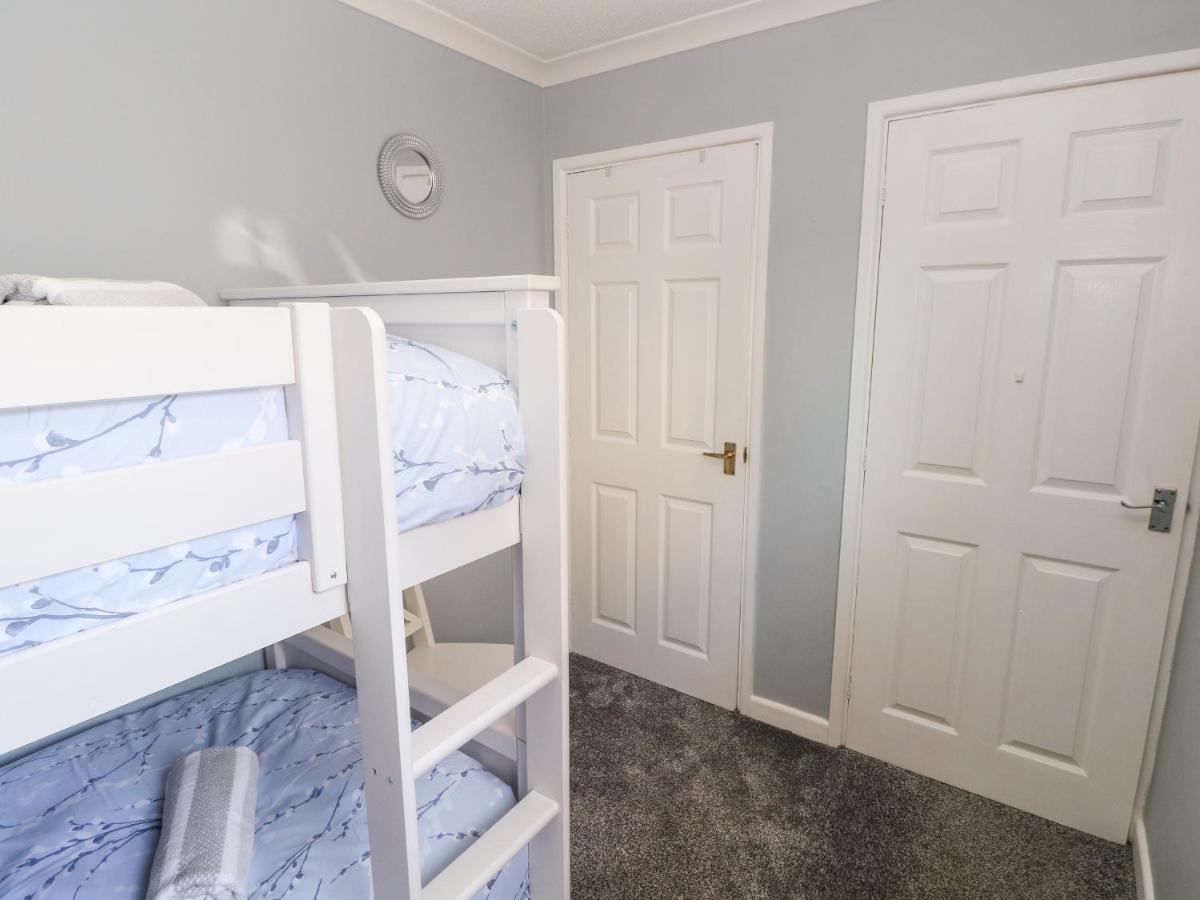 Apartment Clicketts Court *