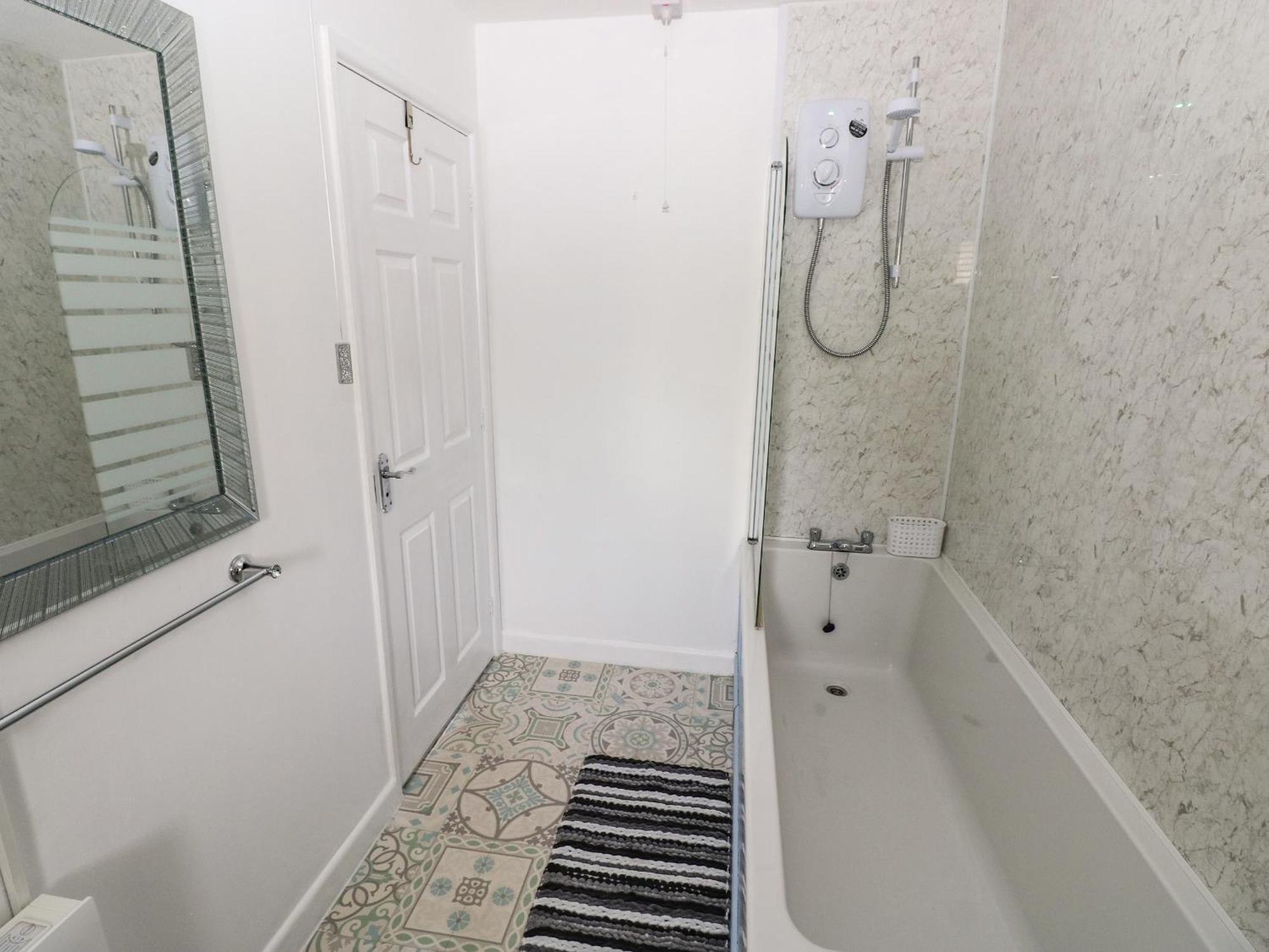 Clicketts Court Apartment *